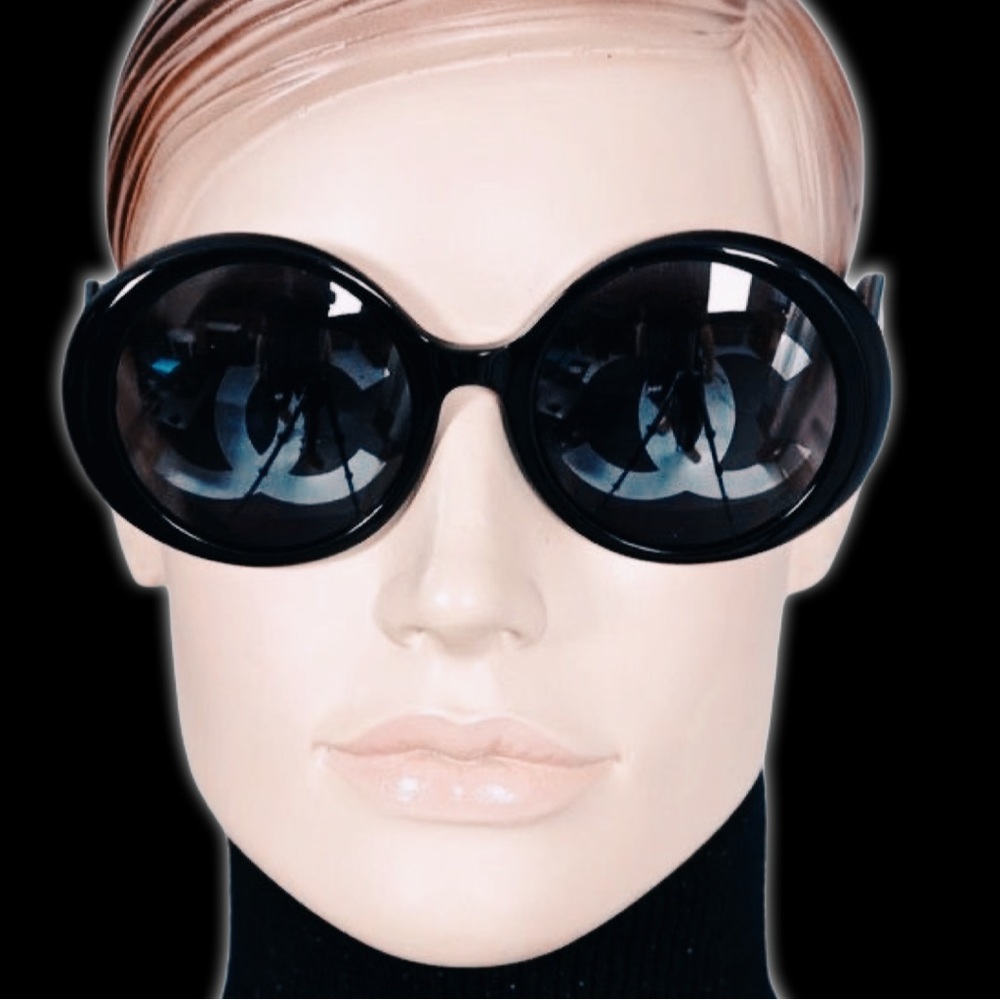 Vintage CHANEL 1993 Runway Black CC Logo Lens Editorial Oversized Sunglasses - Picture 6 of 17